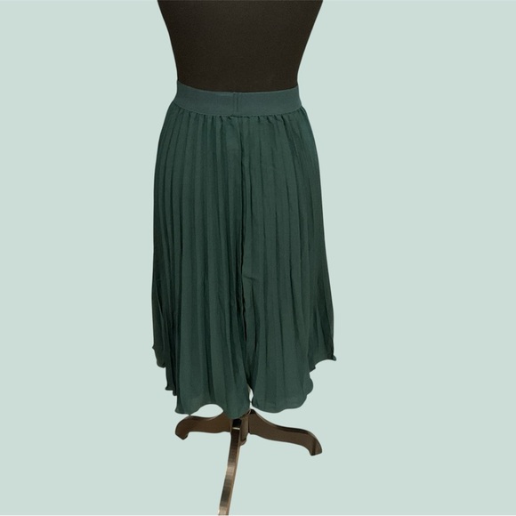 2 PK MIDI LENGTH SKIRTS SIZE MEDIUM ONE NWT - Picture 3 of 7